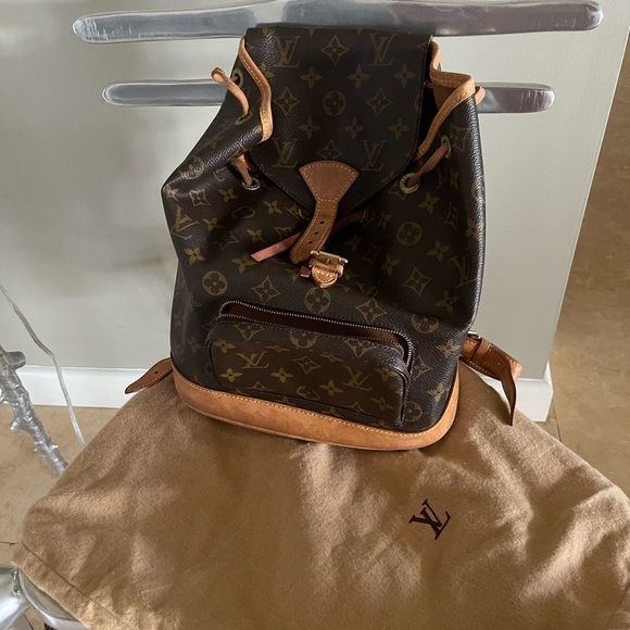 LOUIS VUITTON BACKPACK - Picture 5 of 11